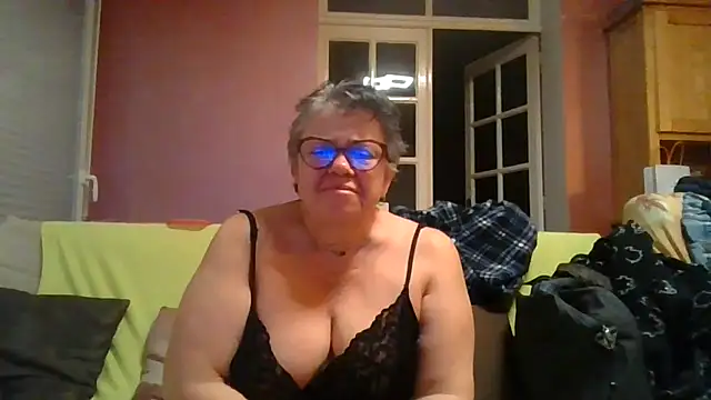 Snapshot of Vandeae44 chatting on March 22, 2026, 7:59 pm Vandeae44 online show from March 22, 2026, 7:59 pm
