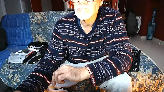 Snapshot of maduroguapo chatting on March 4, 2025, 10:38 pm maduroguapo online show from March 4, 2025, 10:38 pm