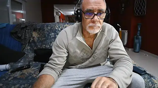 Snapshot of maduroguapo chatting on February 15, 2025, 10:52 pm maduroguapo online show from February 15, 2025, 10:52 pm