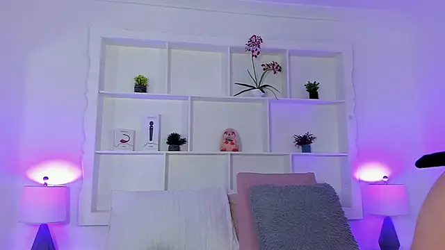 Jenifer Diaz online show from March 26, 2026, 2:15 pm