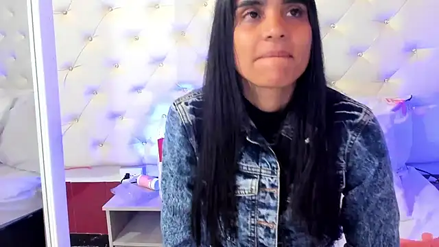 Snapshot of sophie_pariss chatting on March 7, 2025, 7:08 am sophie pariss online show from March 7, 2025, 7:08 am