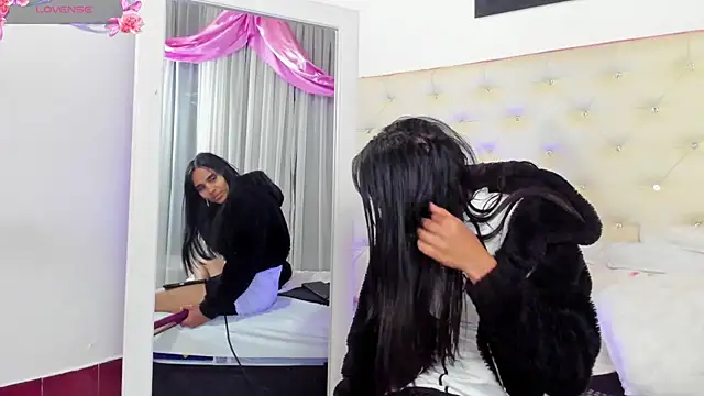 Snapshot of sophie_pariss chatting on March 11, 2025, 2:32 am sophie pariss online show from March 11, 2025, 2:32 am