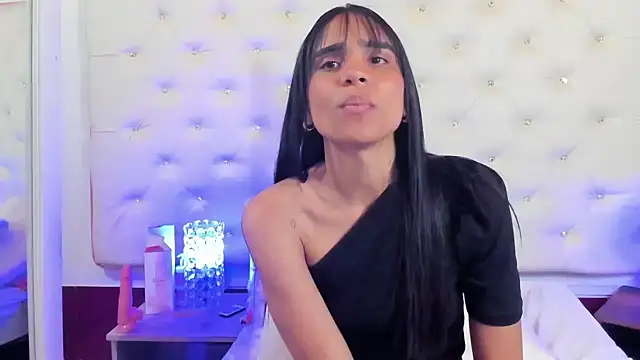 Snapshot of sophie_pariss chatting on March 8, 2025, 7:05 am sophie pariss online show from March 8, 2025, 7:05 am