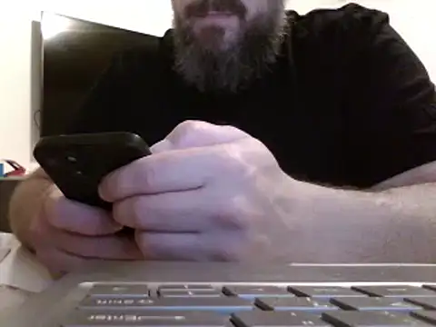 Snapshot of FROL83 chatting on May 5, 2026, 6:33 pm FROL83 online show from May 5, 2026, 6:33 pm