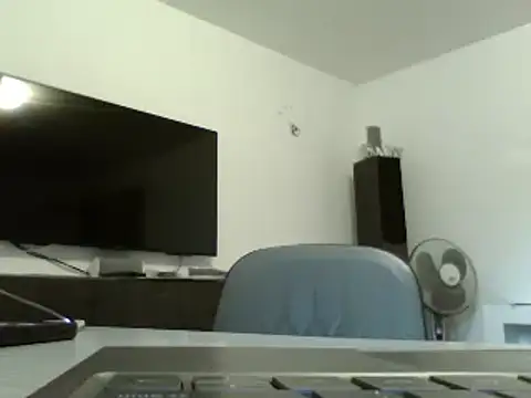 Snapshot of FROL83 chatting on April 16, 2026, 5:36 pm FROL83 online show from April 16, 2026, 5:36 pm