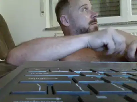 Snapshot of FROL83 chatting on June 24, 2026, 8:39 pm FROL83 online show from June 24, 2026, 8:39 pm
