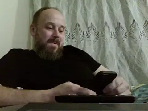Snapshot of FROL83 chatting on April 7, 2026, 7:48 pm FROL83 online show from April 7, 2026, 7:48 pm