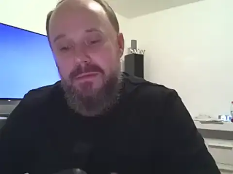 Snapshot of FROL83 chatting on April 21, 2026, 6:14 pm FROL83 online show from April 21, 2026, 6:14 pm