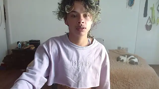 fenixmfx19 online show from February 25, 2025, 8:11 pm