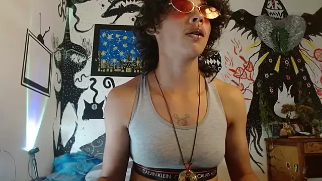 fenixmfx19 online show from October 6, 2025, 9:15 pm