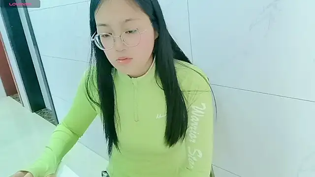Snapshot of luoxuwen chatting on February 28, 2025, 7:37 am luoxuwen online show from February 28, 2025, 7:37 am
