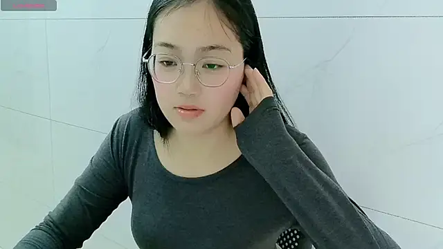 Snapshot of luoxuwen chatting on February 27, 2025, 5:51 am luoxuwen online show from February 27, 2025, 5:51 am