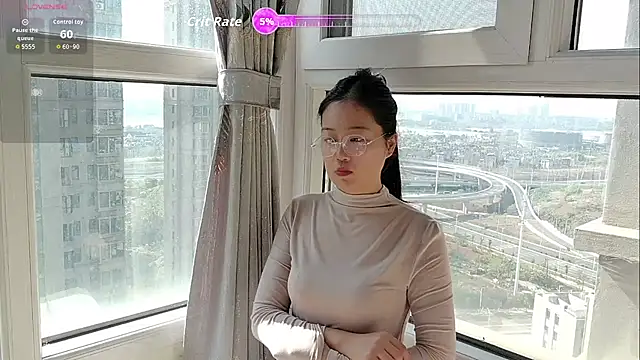 luoxuwen online show from November 18, 2025, 3:43 am