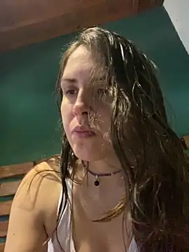 Snapshot of isadelasestrellas chatting on December 17, 2025, 8:47 pm isadelasestrellas online show from December 17, 2025, 8:47 pm