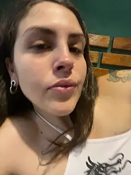 Snapshot of isadelasestrellas chatting on February 3, 2026, 3:28 pm isadelasestrellas online show from February 3, 2026, 3:28 pm