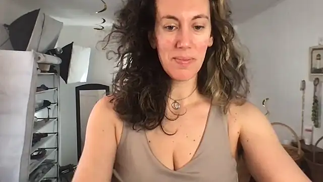 Snapshot of BonfireBonnie chatting on January 2, 2025, 2:57 pm BonfireBonnie online show from January 2, 2025, 2:57 pm