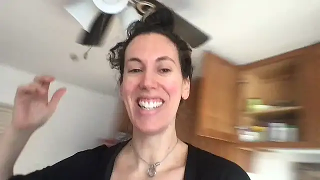 Snapshot of BonfireBonnie chatting on December 19, 2024, 2:13 pm BonfireBonnie online show from December 19, 2024, 2:13 pm