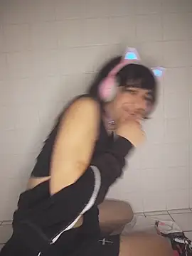 egirl711 online show from December 5, 2025, 8:17 pm