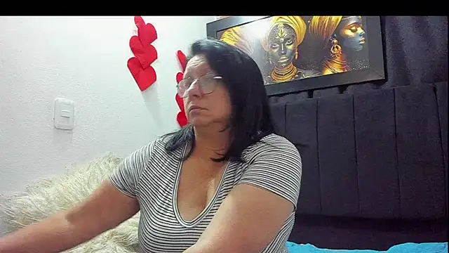 Snapshot of Evaaross_2345 chatting on March 15, 2025, 12:25 am Evaaross 2345 online show from March 15, 2025, 12:25 am
