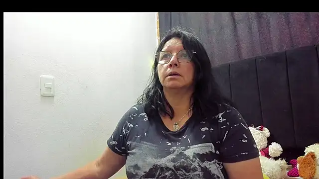 Evaaross 2345 online show from December 14, 2025, 6:13 pm