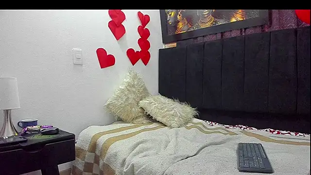 Snapshot of Evaaross_2345 chatting on February 20, 2025, 4:25 pm Evaaross 2345 online show from February 20, 2025, 4:25 pm