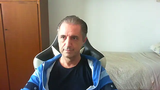 Snapshot of lliuk70mi chatting on May 6, 2026, 12:53 pm lliuk70mi online show from May 6, 2026, 12:53 pm