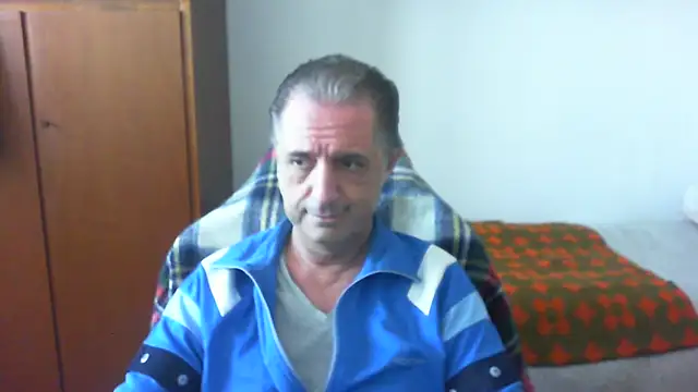 Snapshot of lliuk70mi chatting on May 16, 2026, 2:27 pm lliuk70mi online show from May 16, 2026, 2:27 pm
