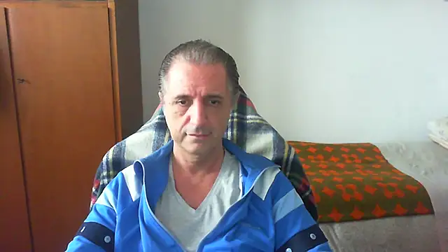 Snapshot of lliuk70mi chatting on May 15, 2026, 2:48 pm lliuk70mi online show from May 15, 2026, 2:48 pm