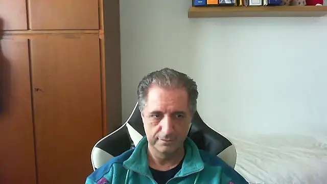 Snapshot of lliuk70mi chatting on April 18, 2026, 1:46 pm lliuk70mi online show from April 18, 2026, 1:46 pm