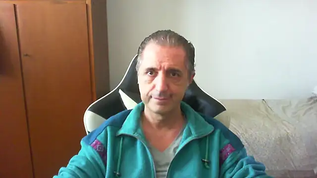 Snapshot of lliuk70mi chatting on May 1, 2026, 12:54 pm lliuk70mi online show from May 1, 2026, 12:54 pm