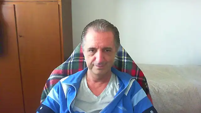 Snapshot of lliuk70mi chatting on May 13, 2026, 12:12 pm lliuk70mi online show from May 13, 2026, 12:12 pm
