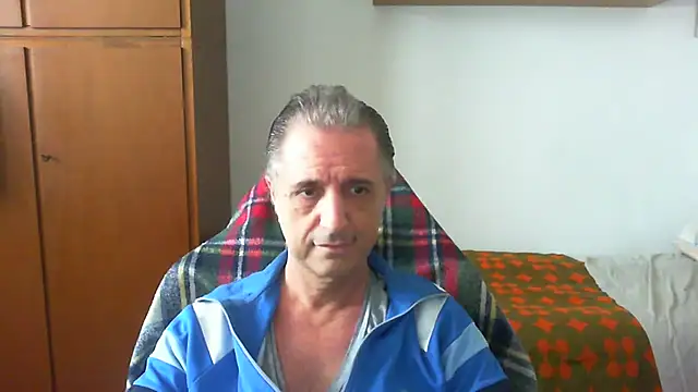 Snapshot of lliuk70mi chatting on May 19, 2026, 1:29 pm lliuk70mi online show from May 19, 2026, 1:29 pm