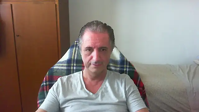 Snapshot of lliuk70mi chatting on May 12, 2026, 12:33 pm lliuk70mi online show from May 12, 2026, 12:33 pm