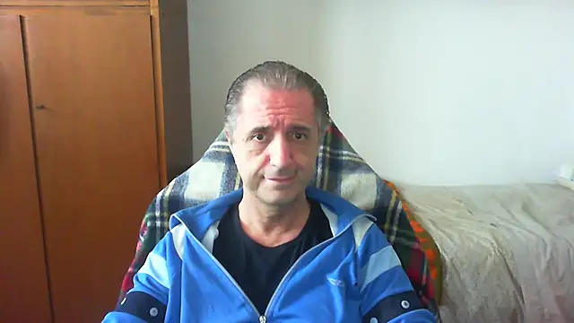 Snapshot of lliuk70mi chatting on May 9, 2026, 1:58 pm lliuk70mi online show from May 9, 2026, 1:58 pm