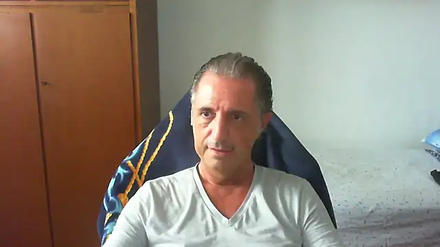 Snapshot of lliuk70mi chatting on June 2, 2026, 11:54 am lliuk70mi online show from June 2, 2026, 11:54 am