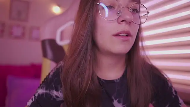 milly kenner online show from April 14, 2026, 6:57 pm