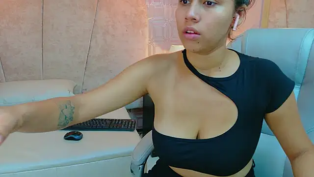 Annyeli online show from November 2, 2025, 2:44 pm