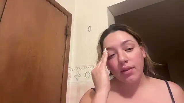 Snapshot of Naciaxxx chatting on December 1, 2025, 12:44 am Naciaxxx online show from December 1, 2025, 12:44 am