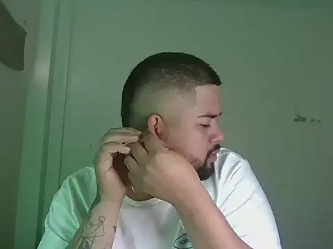 Snapshot of GABRIELGARCIA1313 chatting on August 4, 2026, 3:27 pm GABRIELGARCIA1313 online show from August 4, 2026, 3:27 pm
