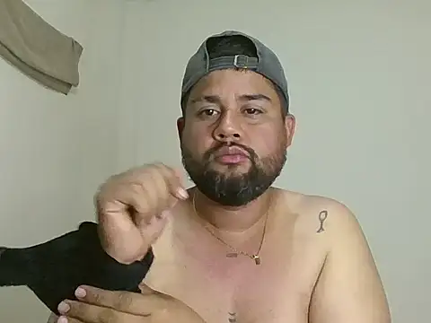 GABRIELGARCIA1313 online show from June 12, 2026, 11:24 pm