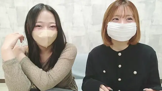 Snapshot of LOVE_MOMO_LOVE chatting on May 20, 2026, 12:02 pm LOVE MOMO LOVE online show from May 20, 2026, 12:02 pm
