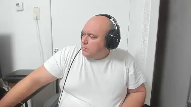 BigromeoXX online show from December 27, 2024, 7:03 pm