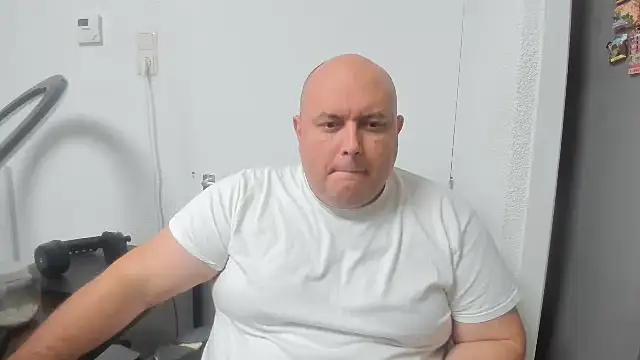 BigromeoXX online show from November 18, 2025, 8:23 pm