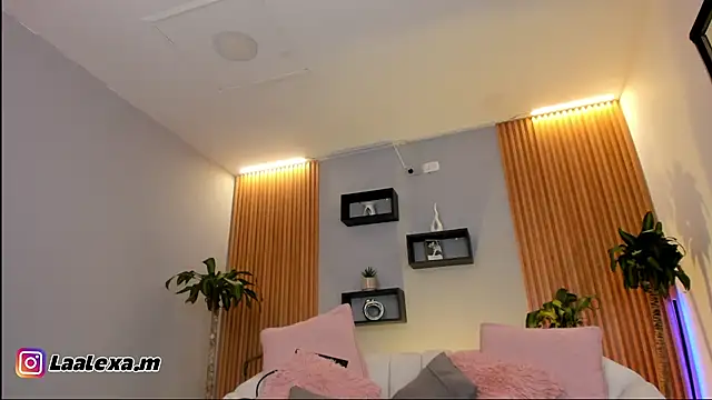 Aixaa charles online show from October 22, 2025, 12:37 pm