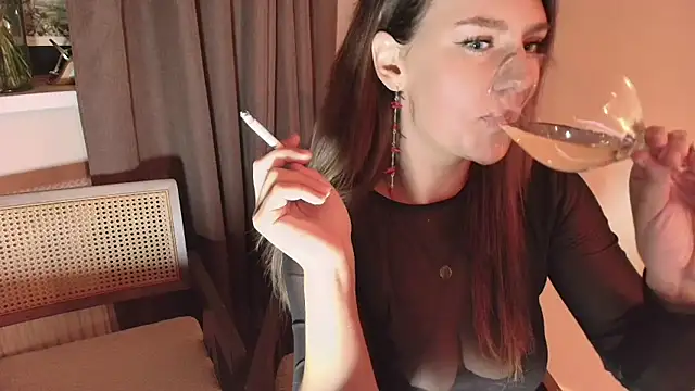 Nina24 online show from October 11, 2025, 8:21 pm