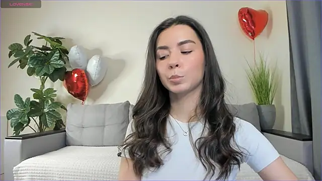 NicoleLuv online show from March 9, 2025, 1:04 pm