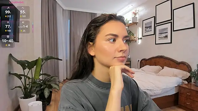 NicoleLuv online show from November 14, 2025, 1:37 pm