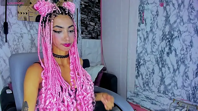 Snapshot of Queen_Cuarxxo chatting on March 31, 2026, 11:29 pm Queen Cuarxxo online show from March 31, 2026, 11:29 pm