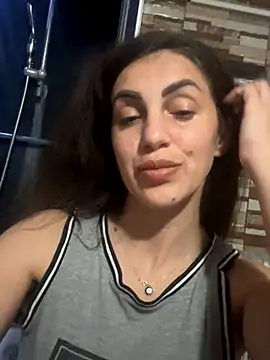 EmaSkyes online show from November 12, 2025, 7:40 pm