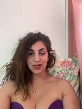 EmaSkyes online show from October 29, 2025, 7:51 am